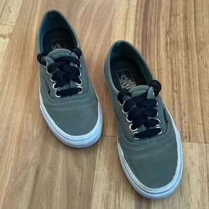 Oversized Lace Authentic Vans